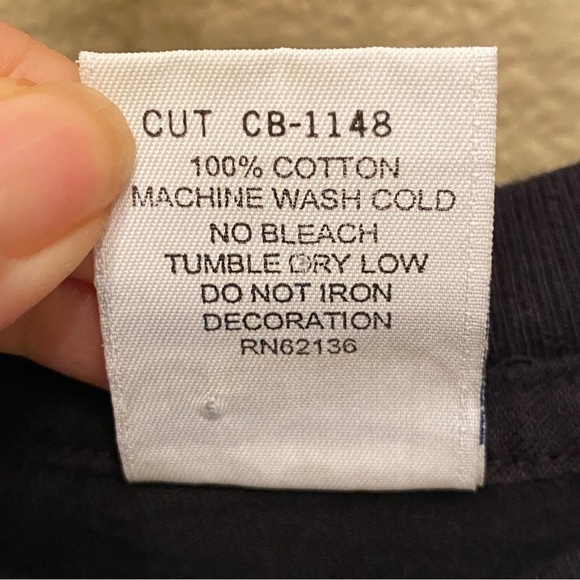 Vintage GUESS Black Tribal Graphic T-Shirt Size Medium-Made In USA-Unisex - Picture 5 of 5